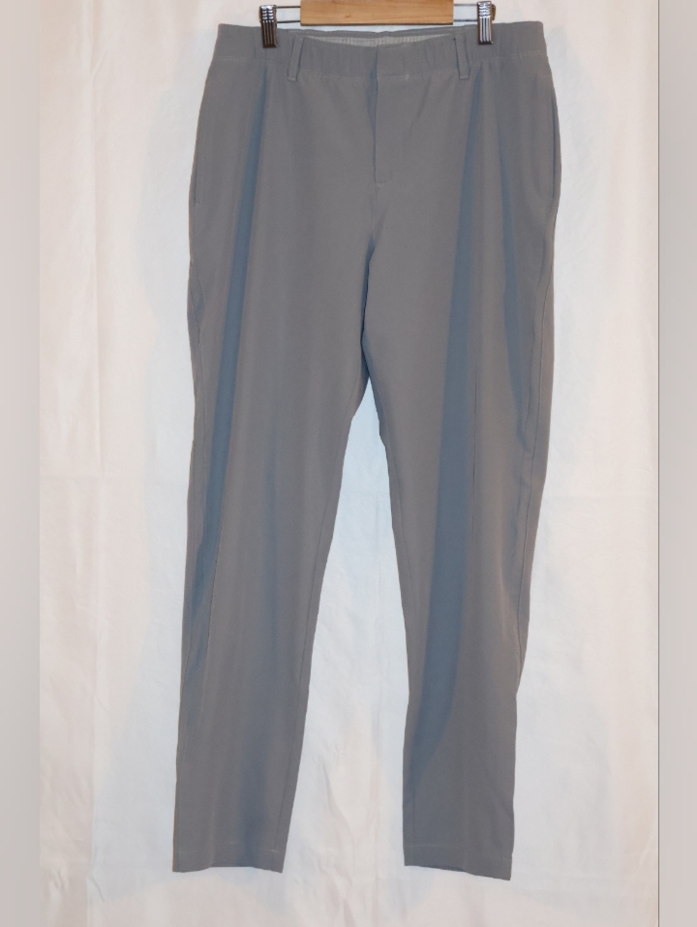 Under Armour Gray Performance Stretch Pants. Size 10.